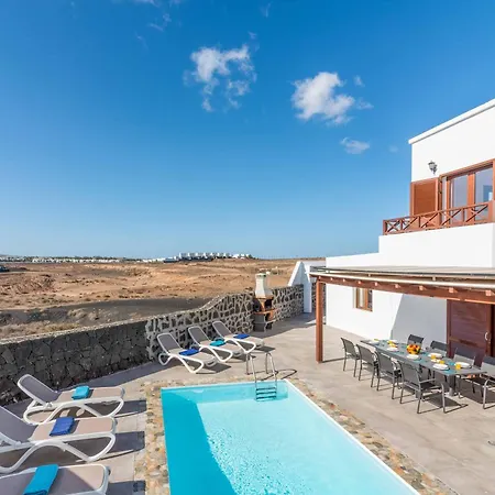 Bellisima Playa Blanca (Lanzarote)